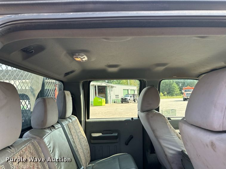 image for item DT6304 2015 Ford F350 Super Duty  Crew Cab flatbed pickup truck