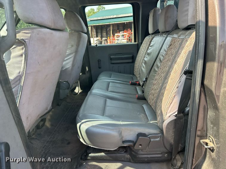 image for item DT6304 2015 Ford F350 Super Duty  Crew Cab flatbed pickup truck