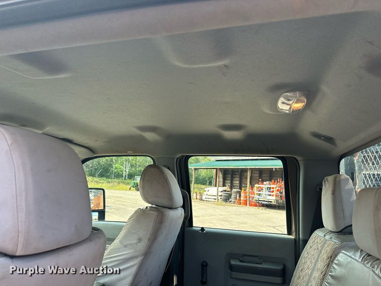 image for item DT6304 2015 Ford F350 Super Duty  Crew Cab flatbed pickup truck