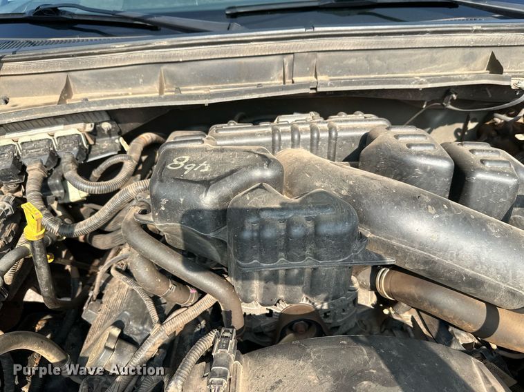 image for item DT6304 2015 Ford F350 Super Duty  Crew Cab flatbed pickup truck