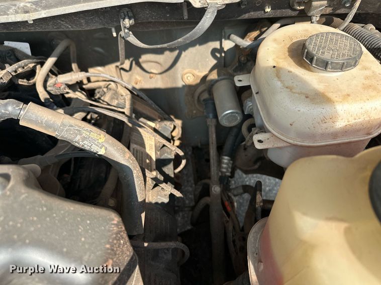 image for item DT6304 2015 Ford F350 Super Duty  Crew Cab flatbed pickup truck