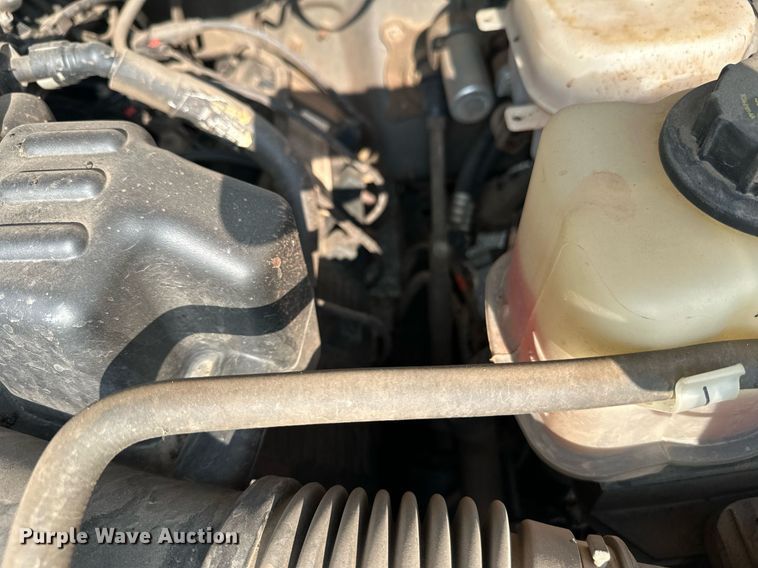 image for item DT6304 2015 Ford F350 Super Duty  Crew Cab flatbed pickup truck