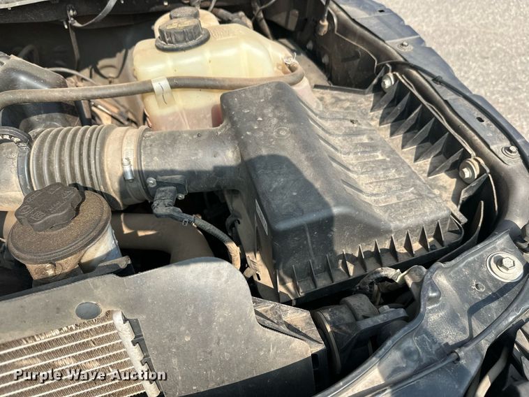 image for item DT6304 2015 Ford F350 Super Duty  Crew Cab flatbed pickup truck