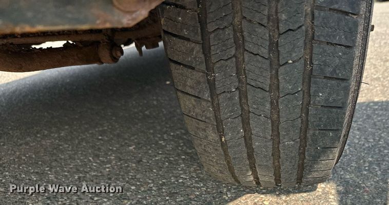 image for item DT6304 2015 Ford F350 Super Duty  Crew Cab flatbed pickup truck