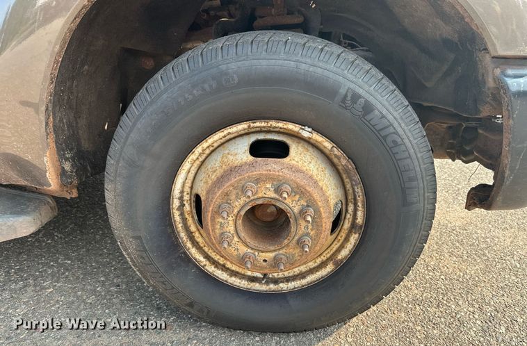 image for item DT6304 2015 Ford F350 Super Duty  Crew Cab flatbed pickup truck