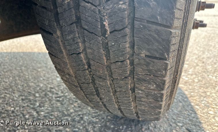 image for item DT6304 2015 Ford F350 Super Duty  Crew Cab flatbed pickup truck