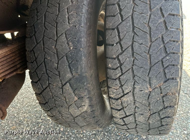 image for item DT6304 2015 Ford F350 Super Duty  Crew Cab flatbed pickup truck