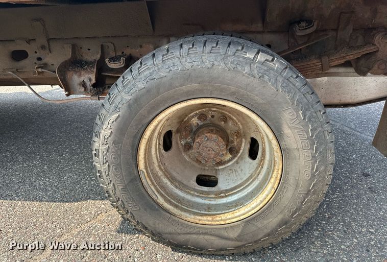 image for item DT6304 2015 Ford F350 Super Duty  Crew Cab flatbed pickup truck