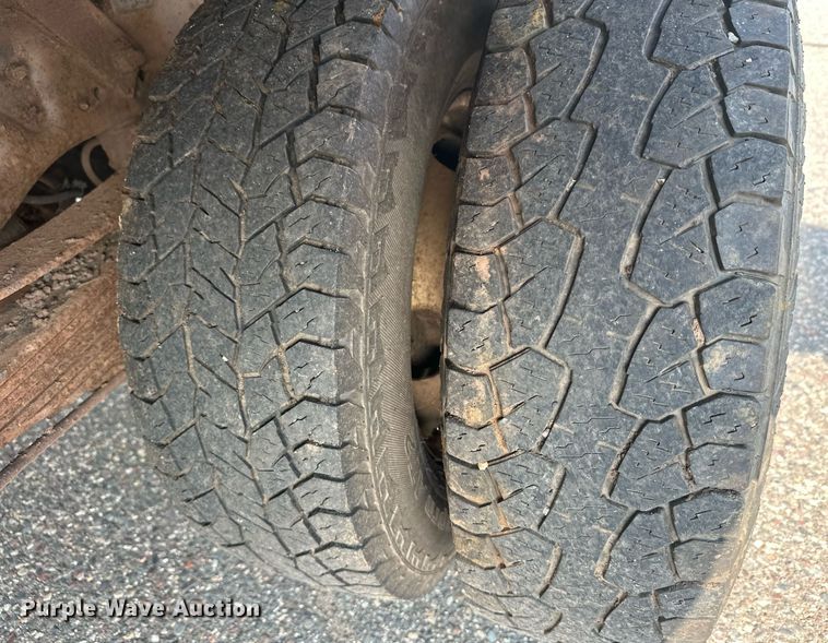 image for item DT6304 2015 Ford F350 Super Duty  Crew Cab flatbed pickup truck