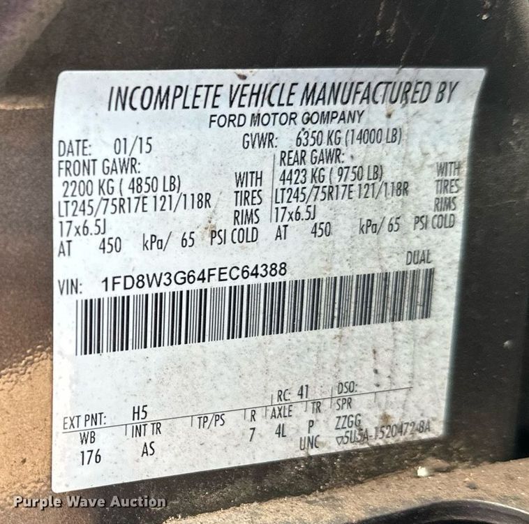 image for item DT6304 2015 Ford F350 Super Duty  Crew Cab flatbed pickup truck