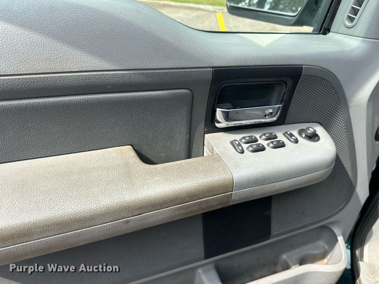 image for item DT6394 2007 Ford F150 SuperCab pickup truck