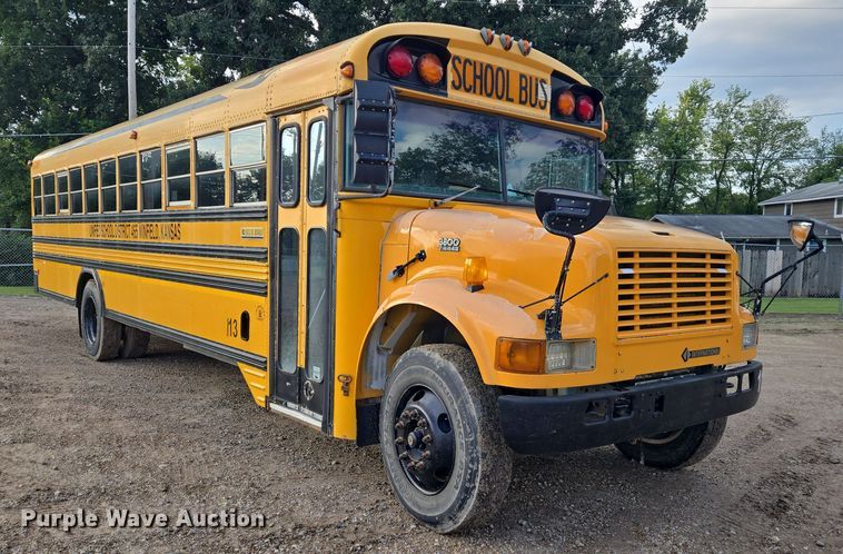 image for item DU6888 2000 International school bus
