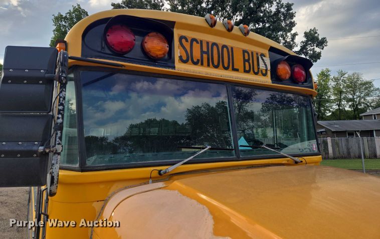 image for item DU6888 2000 International school bus