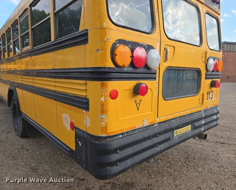 image for item DU6888 2000 International school bus