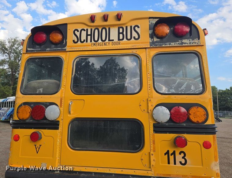 image for item DU6888 2000 International school bus