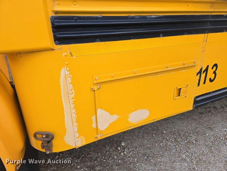 image for item DU6888 2000 International school bus