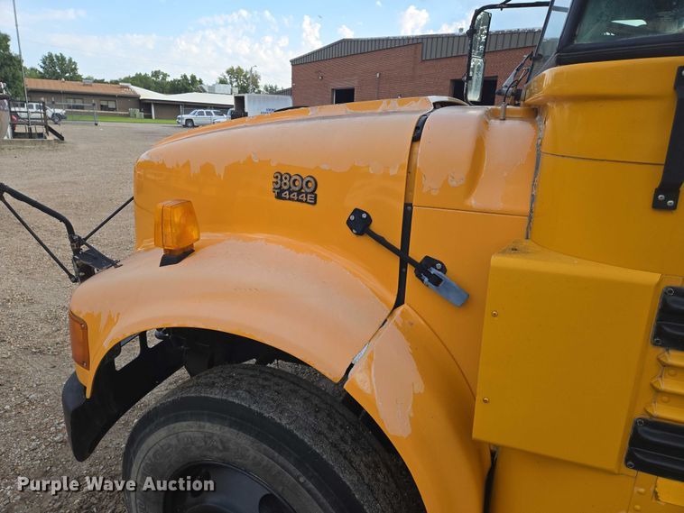 image for item DU6888 2000 International school bus