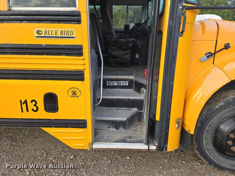 image for item DU6888 2000 International school bus
