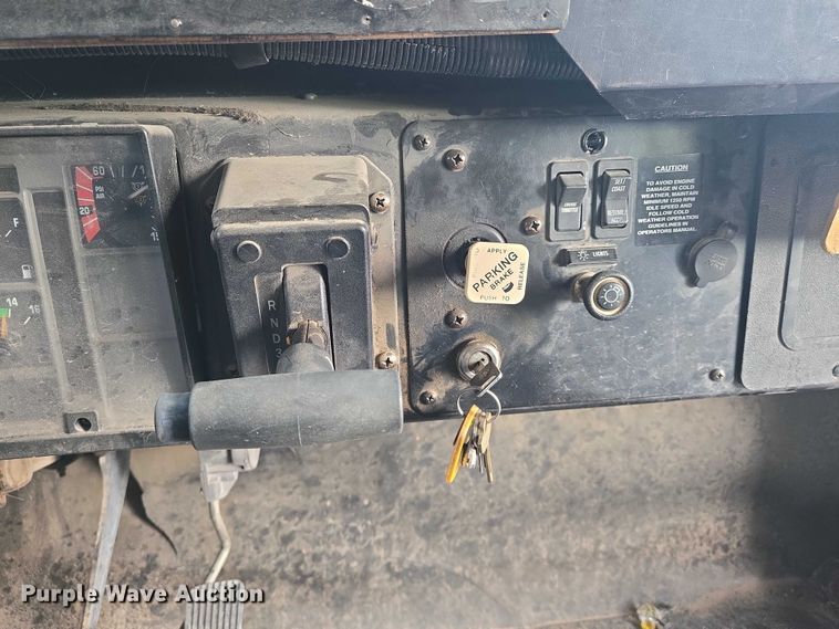 image for item DU6888 2000 International school bus