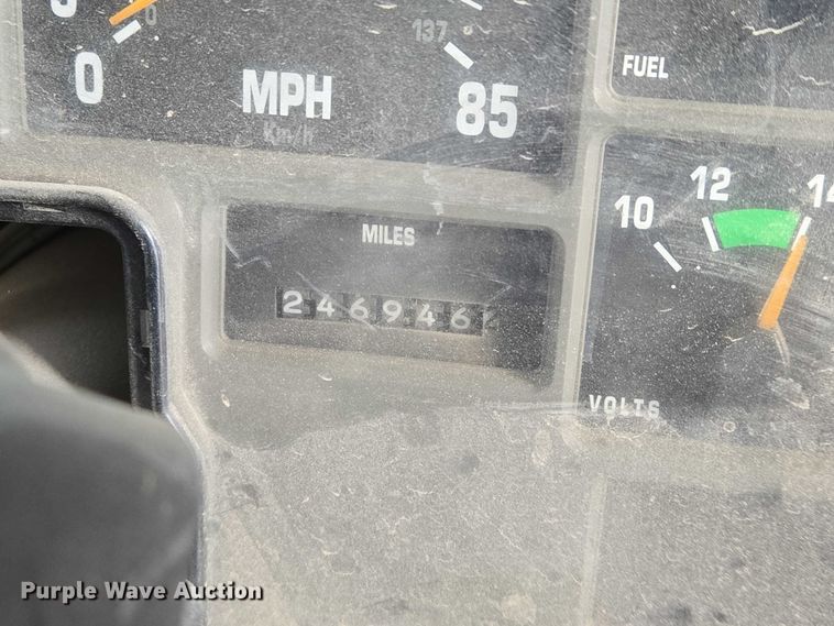 image for item DU6888 2000 International school bus