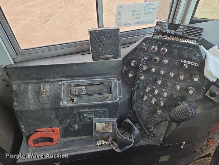 image for item DU6888 2000 International school bus