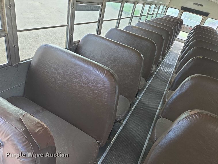 image for item DU6888 2000 International school bus