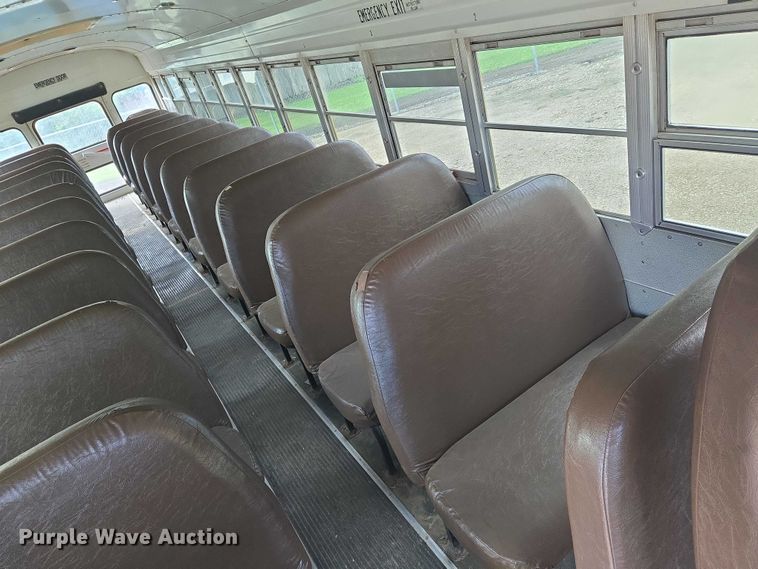 image for item DU6888 2000 International school bus