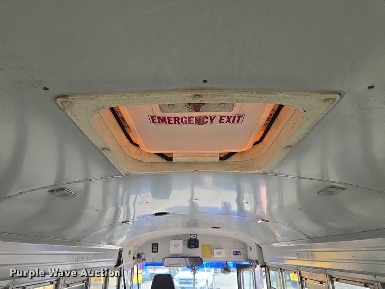 image for item DU6888 2000 International school bus