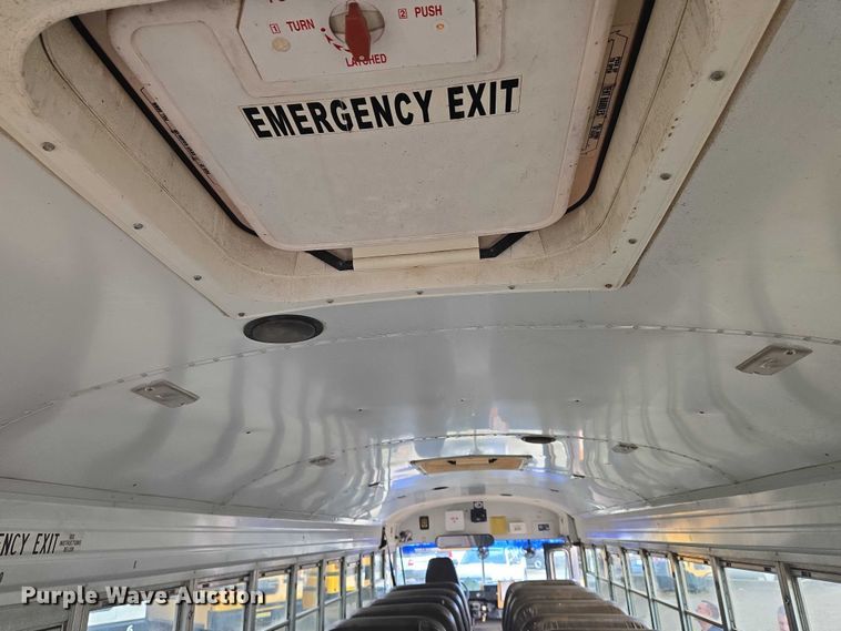 image for item DU6888 2000 International school bus