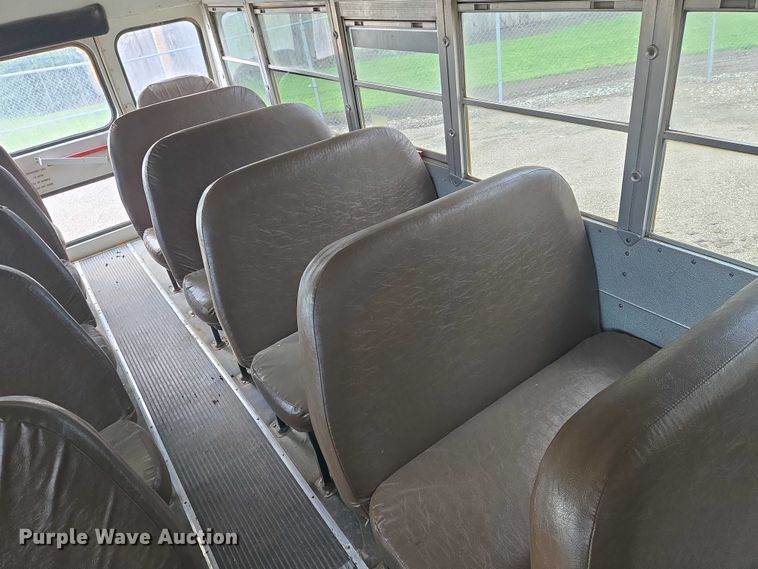 image for item DU6888 2000 International school bus