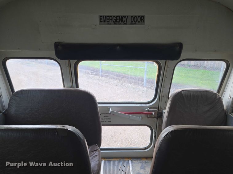 image for item DU6888 2000 International school bus