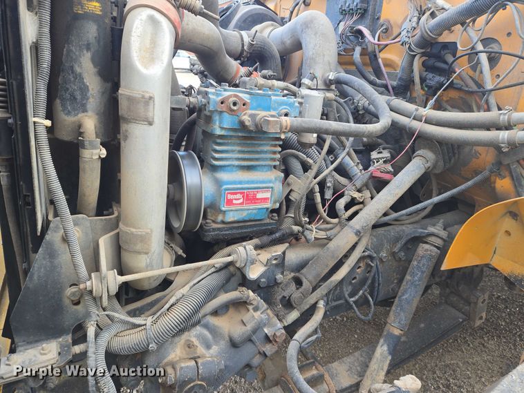 image for item DU6888 2000 International school bus