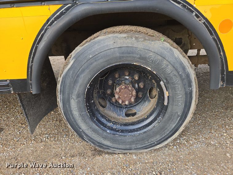 image for item DU6888 2000 International school bus