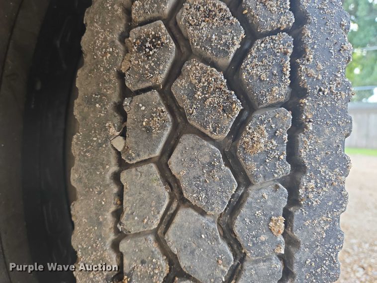 image for item DU6888 2000 International school bus