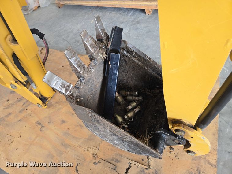 image for item DU6891 Vermeer B750 backhoe attachment