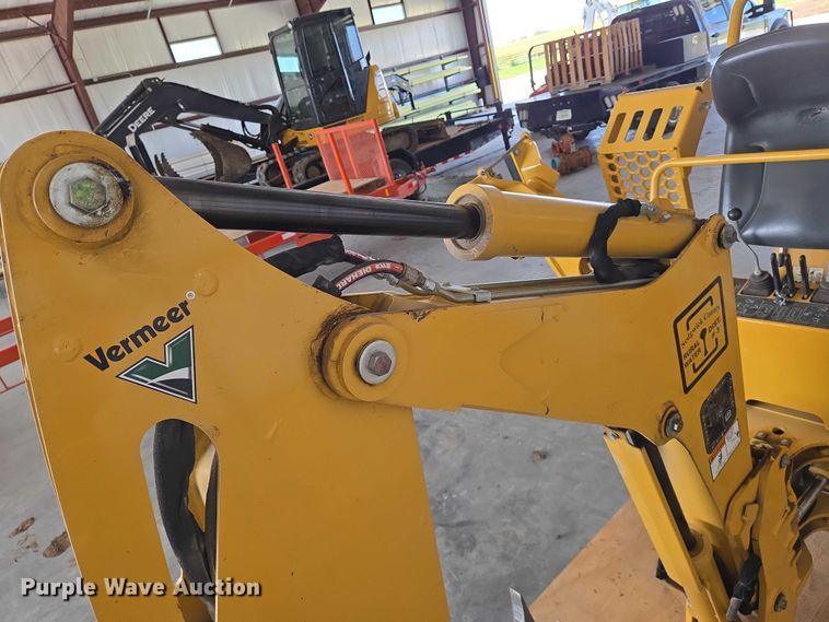 image for item DU6891 Vermeer B750 backhoe attachment