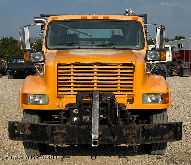 image for item DW6624 2002 International 4900 dump flatbed truck