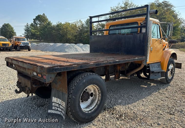 image for item DW6624 2002 International 4900 dump flatbed truck