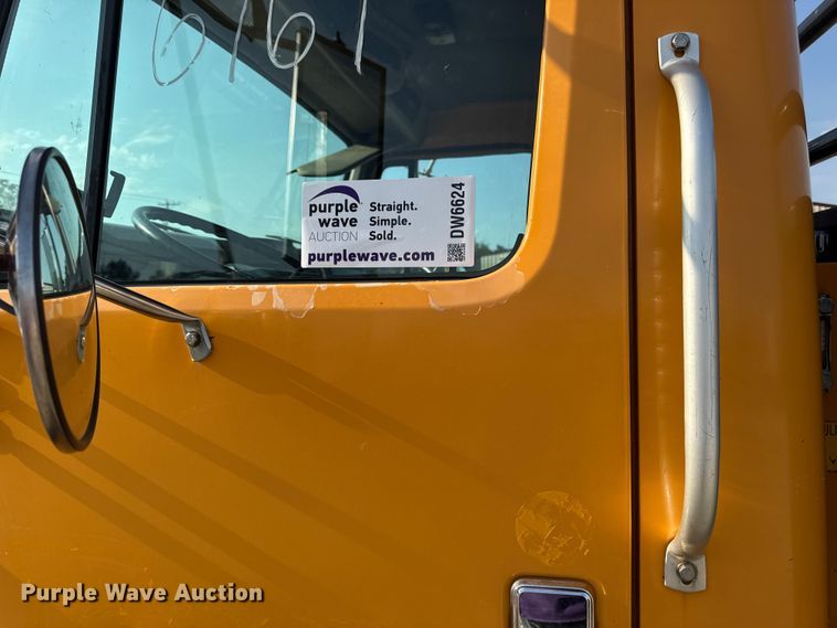 image for item DW6624 2002 International 4900 dump flatbed truck