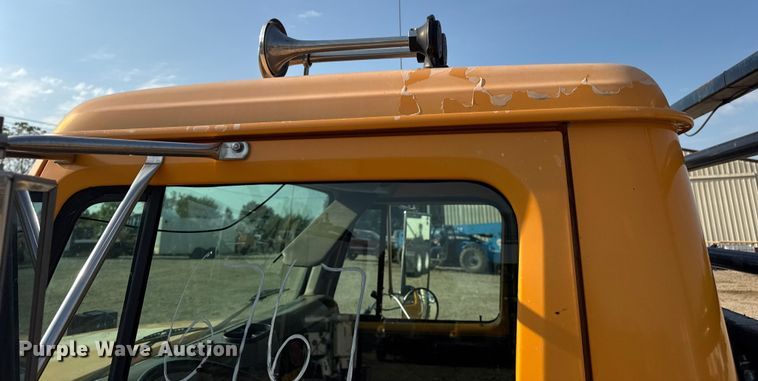 image for item DW6624 2002 International 4900 dump flatbed truck