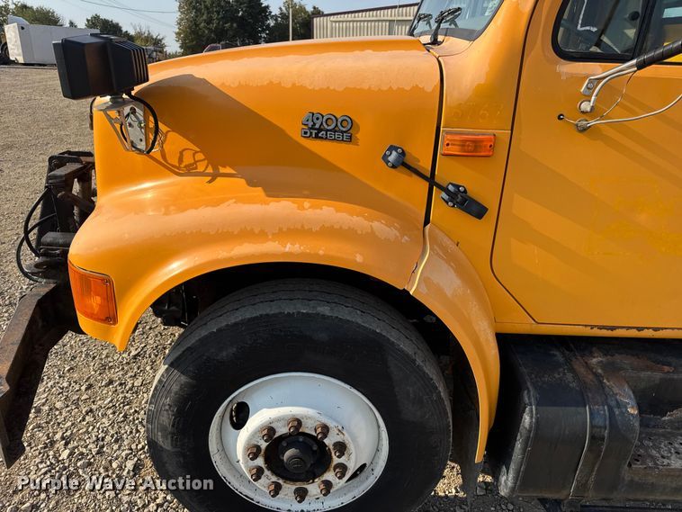 image for item DW6624 2002 International 4900 dump flatbed truck