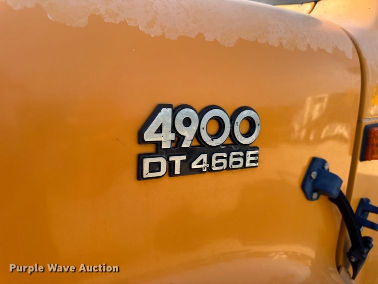 image for item DW6624 2002 International 4900 dump flatbed truck