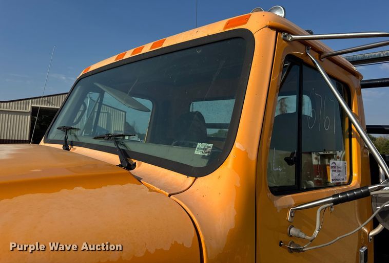 image for item DW6624 2002 International 4900 dump flatbed truck