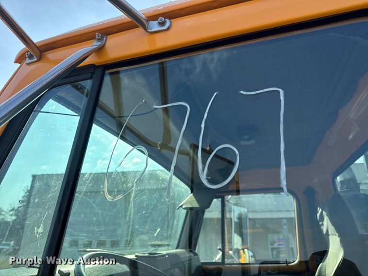 image for item DW6624 2002 International 4900 dump flatbed truck