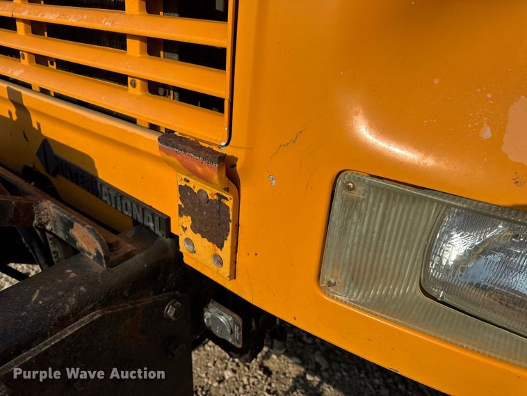 image for item DW6624 2002 International 4900 dump flatbed truck