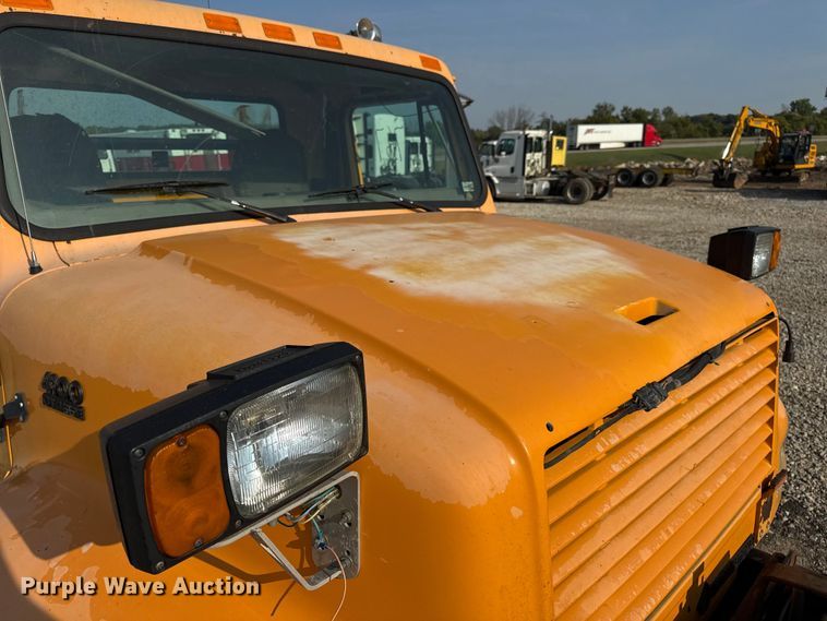 image for item DW6624 2002 International 4900 dump flatbed truck