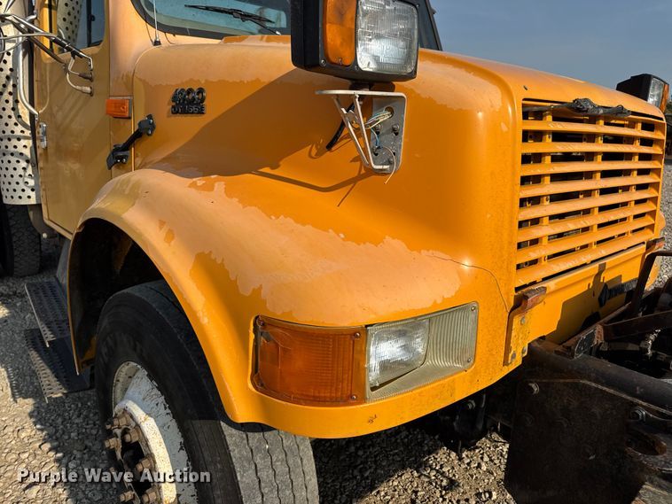 image for item DW6624 2002 International 4900 dump flatbed truck