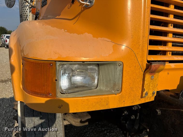 image for item DW6624 2002 International 4900 dump flatbed truck