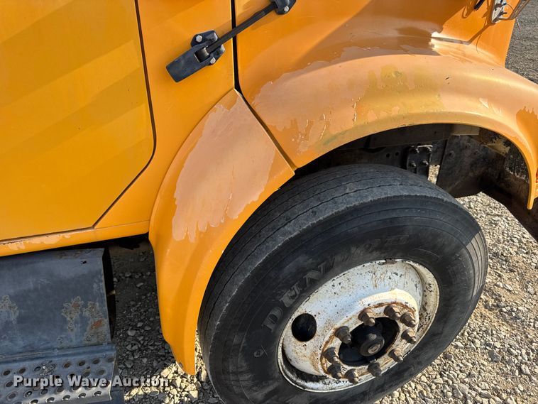 image for item DW6624 2002 International 4900 dump flatbed truck