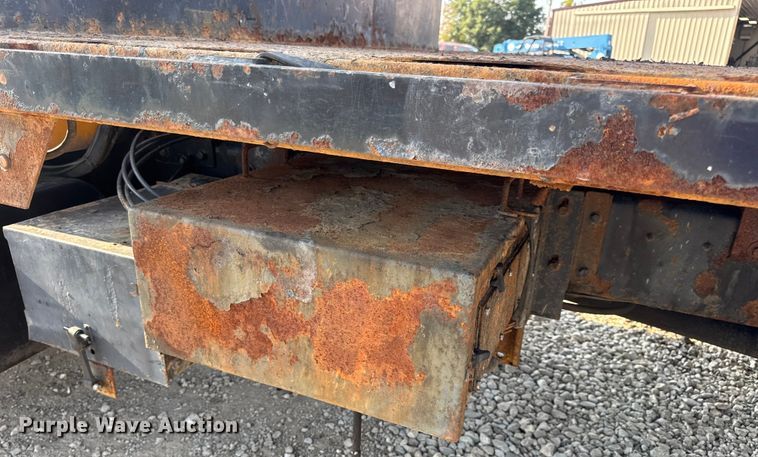 image for item DW6624 2002 International 4900 dump flatbed truck